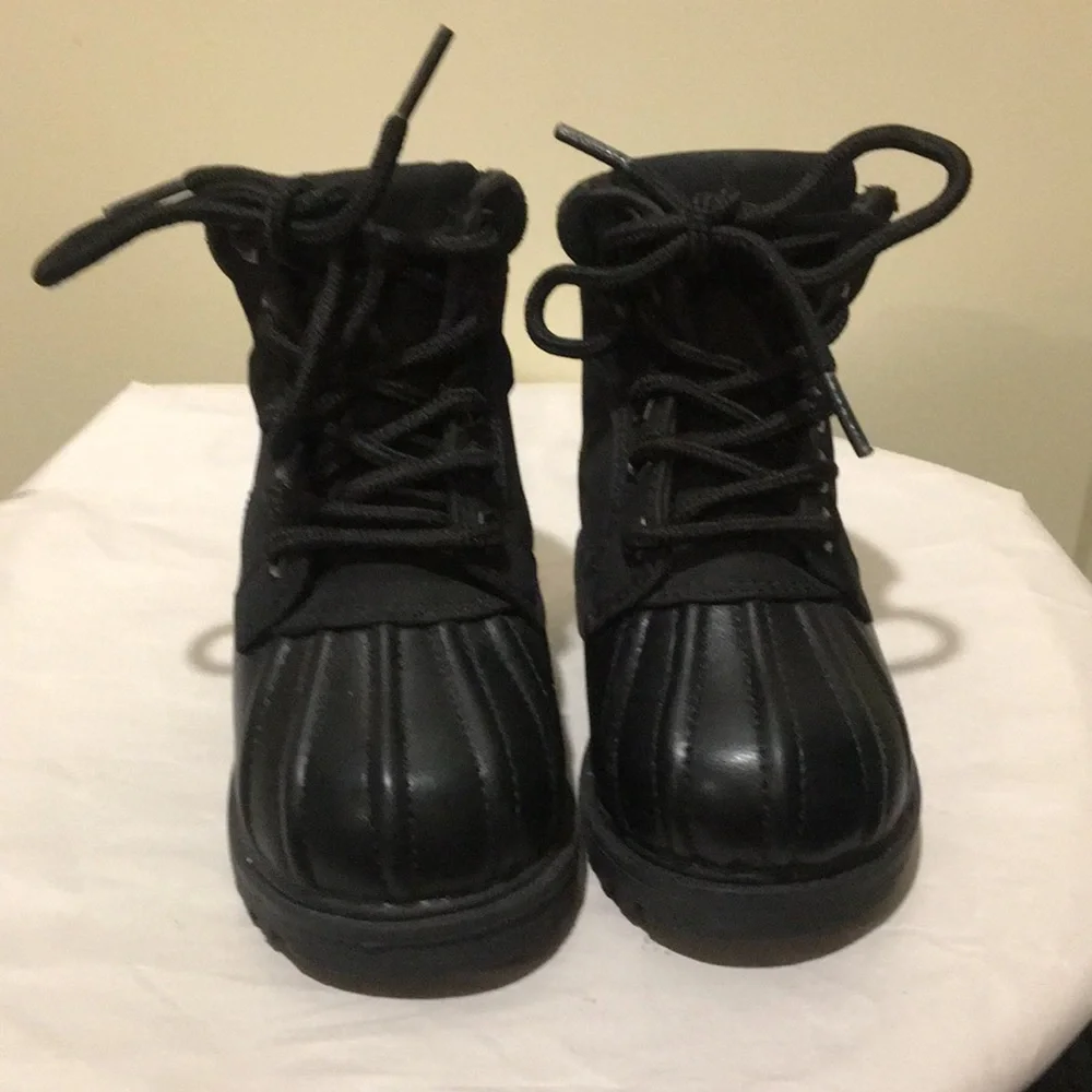 NWOT! Lugz Kids lace up construction boots memory foam insole slip resistance 5